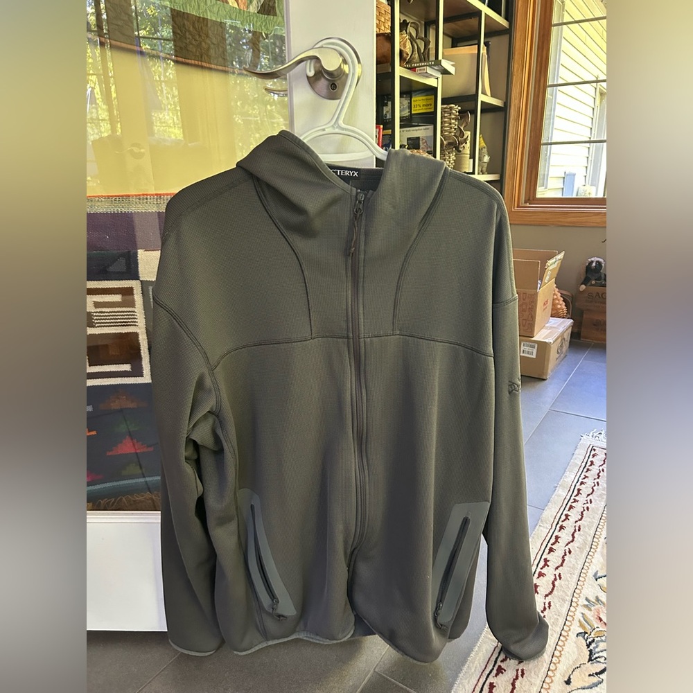 Arc’teryx men’s dark gray polyester fleece lined zip up jacket